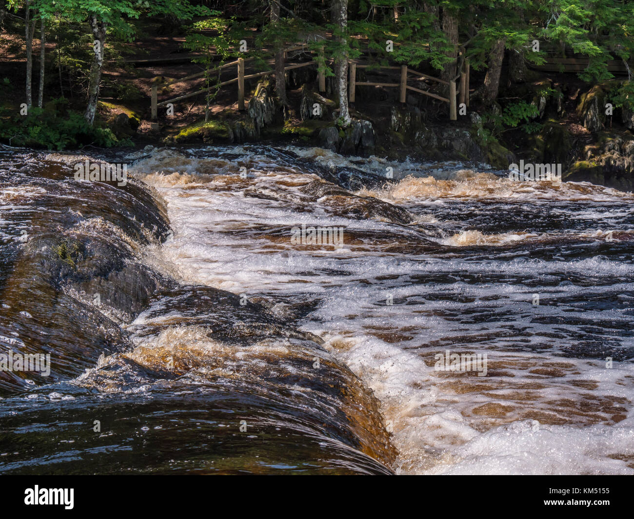 Mill Falls sur la rivière Mersey, le parc national Kejimkujik, en Nouvelle-Écosse, Canada. Banque D'Images