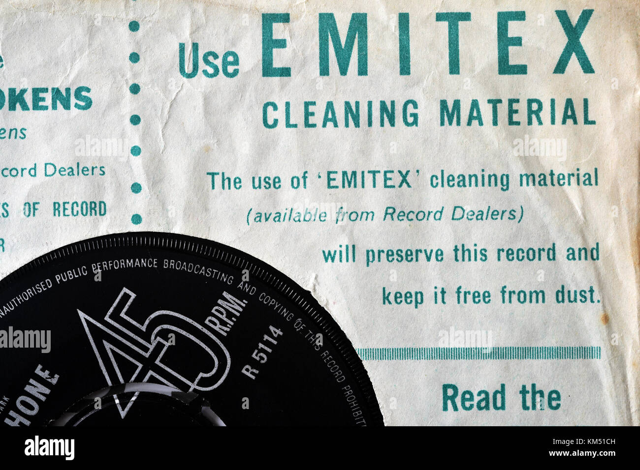 Dans une publicité pour le matériel de nettoyage sur Emitex enregistrer une vieille pochette de disque Banque D'Images