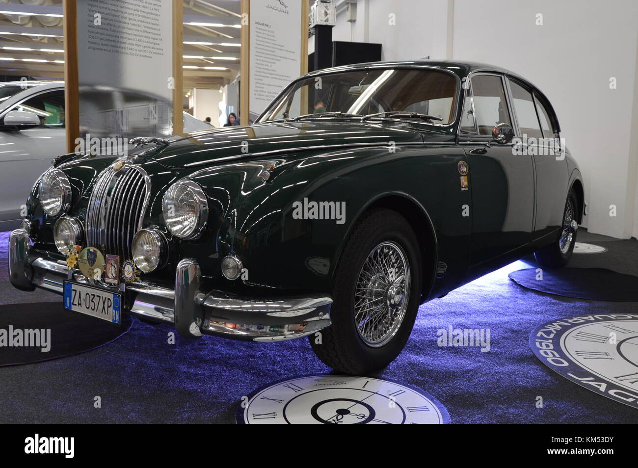 Jaguar d-type, 1954, Jaguar Mk 2, 1959, Jaguar mk iv saloon, 1946,voiture ancienne à Padoue, Italie - 25 oct 2015 Banque D'Images