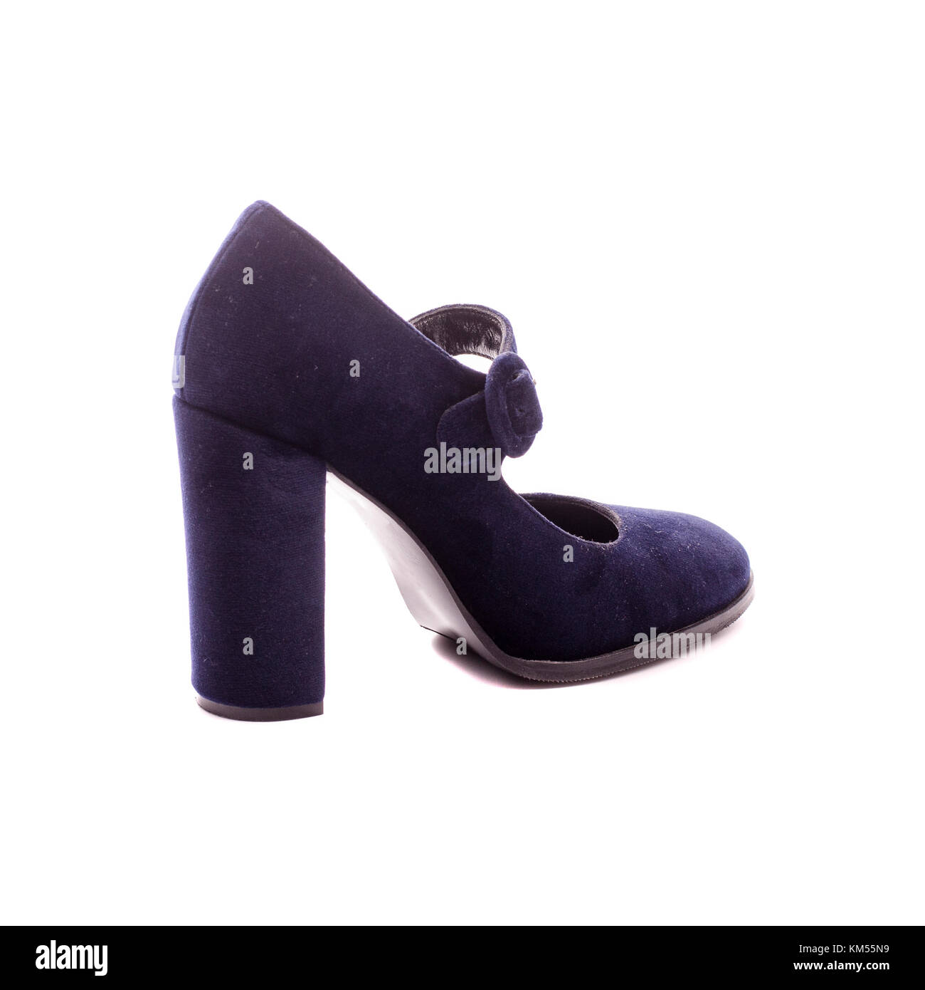 Bleu foncé chaussures pour femmes isolé sur fond blanc Banque D'Images