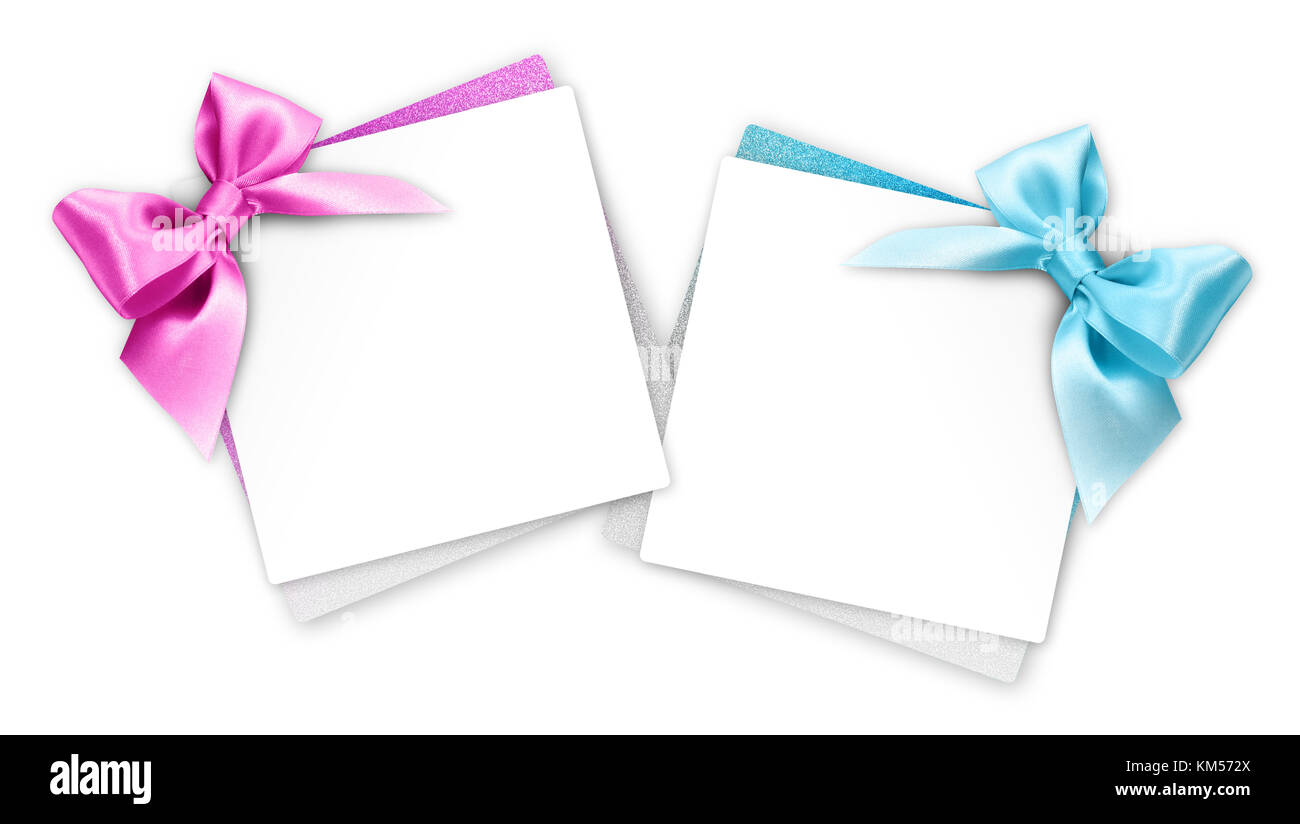 Cartes-cadeaux avec Blue and pink ribbon bow isolé sur fond blanc Banque D'Images