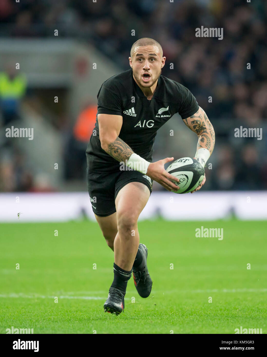 Londres, Royaume-Uni. 04th Nov, 2017. Half Scrum TJ Perenara (All Blacks, 9) de Nouvelle-Zélande lors du match de rugby de la Coupe Killik entre le Barbarians FC et la Nouvelle-Zélande à Londres, Royaume-Uni, le 4 novembre 2017. Crédit : Jürgen Keßler/dpa/Alamy Live News Banque D'Images