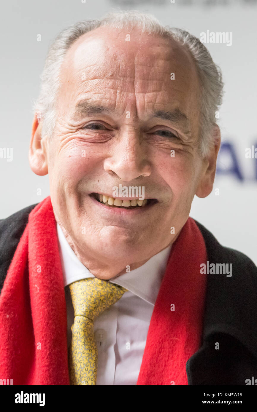 Londres, Royaume-Uni. 5 déc, 2017. Présentateur de MII Alastair Stewart assiste à la journée caritative annuelle de pica. Crédit : Guy Josse/Alamy Live News Banque D'Images