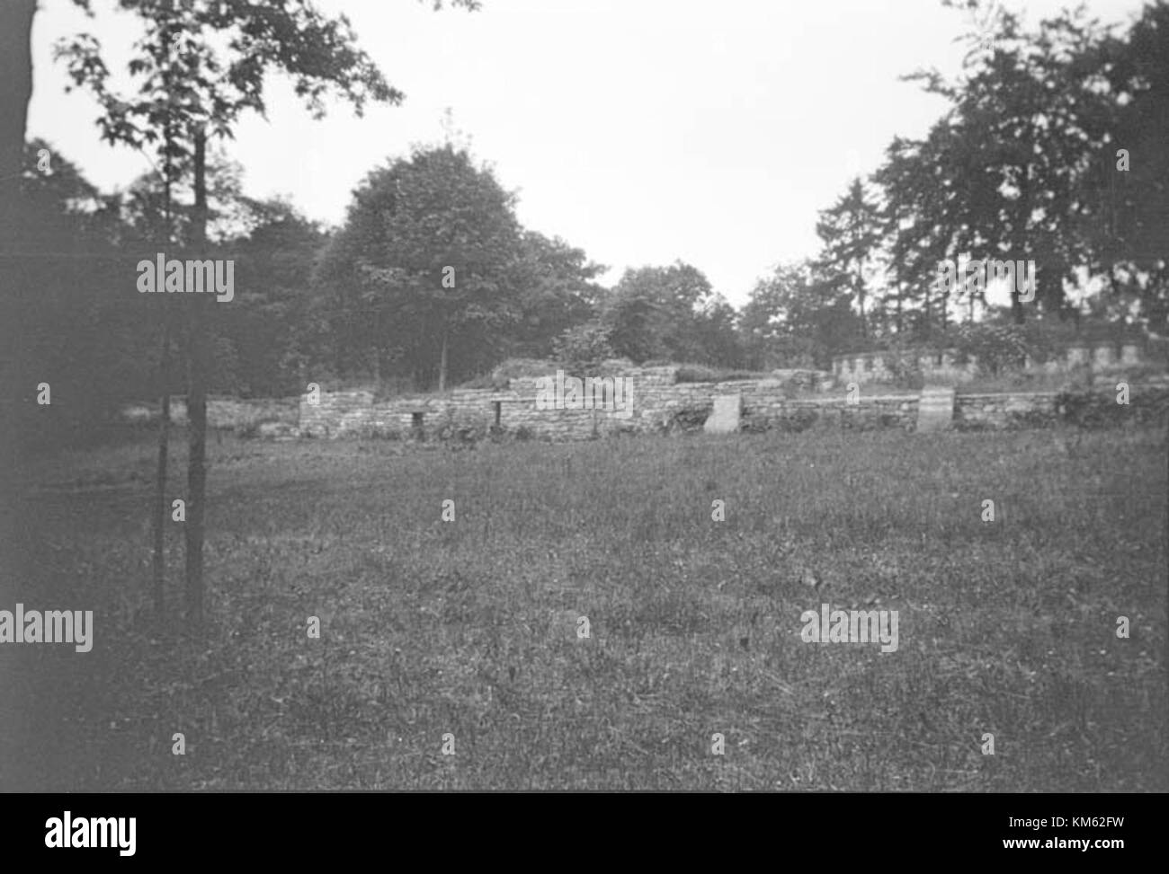 Saalburg est un site archéologique en Allemagne catalogué sous l'identifiant KMB 16001000154984. Il est connu pour son histoire romaine et ses artefacts, et est un monument culturel et historique important. Banque D'Images
