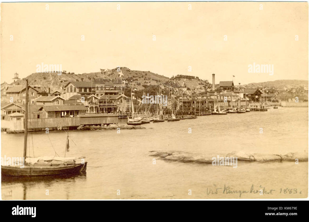 Lysekil est une localité du comté de Västra Götaland, en Suède, connue pour sa beauté naturelle et son histoire maritime. La région présente une riche histoire culturelle avec une architecture et des monuments remarquables, y compris l'église Lysekil, reflétant son patrimoine côtier et son développement au fil des ans. Banque D'Images