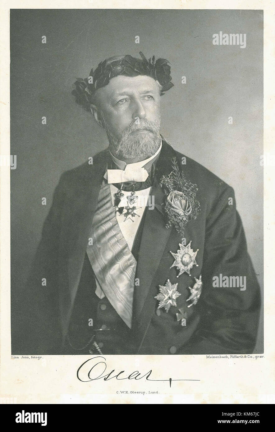 Cette photographie d'Oscar II de 1893, prise par Lina Jonn, présente le roi de Suède dans un portrait formel. Oscar II fut roi de Suède et de Norvège de 1872 jusqu'à sa mort en 1907. L'image capture un moment historique de la fin du XIXe siècle. Banque D'Images