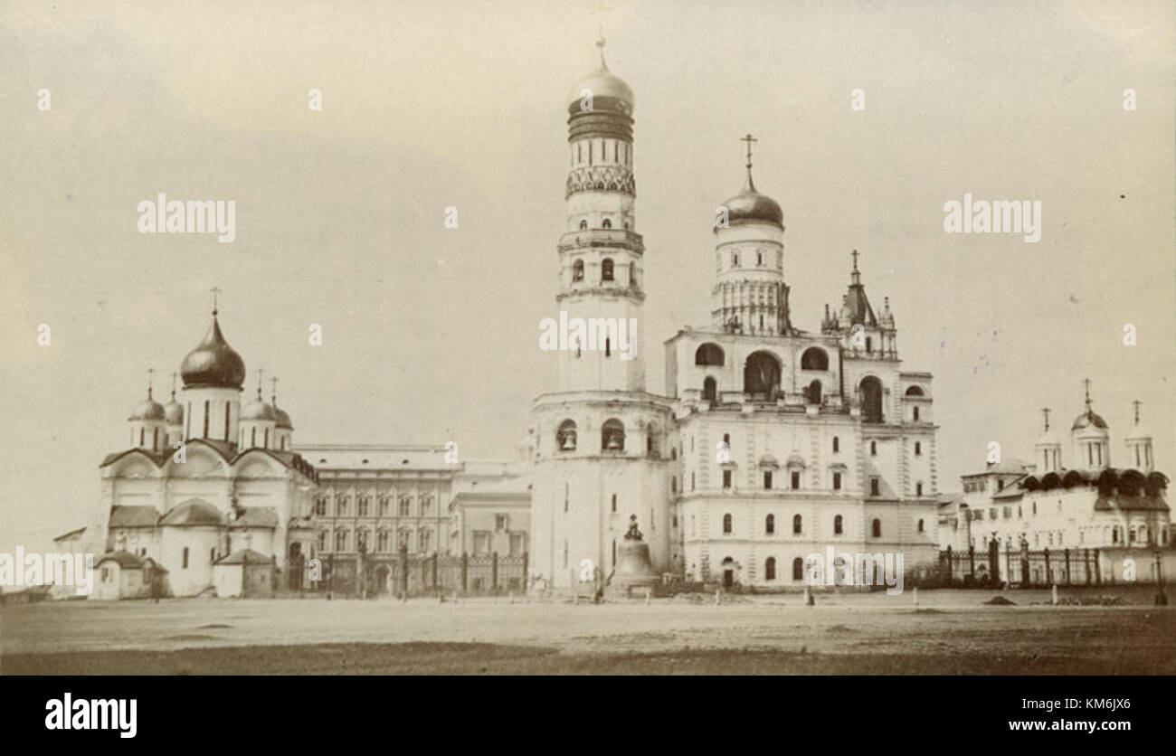 Le Kremlin à Moscou est un complexe historique fortifié qui sert de centre politique de la Russie. Il est un symbole de la puissance russe depuis des siècles et abrite la résidence officielle du président russe. L'architecture du Kremlin allie les styles médiéval, Renaissance et moderne. Banque D'Images Le Kremlin à Moscou est un complexe historique fortifié qui sert de centre politique de la Russie. Il est un symbole de la puissance russe depuis des siècles et abrite la résidence officielle du président russe. L'architecture du Kremlin allie les styles médiéval, Renaissance et moderne. Banque D'Images