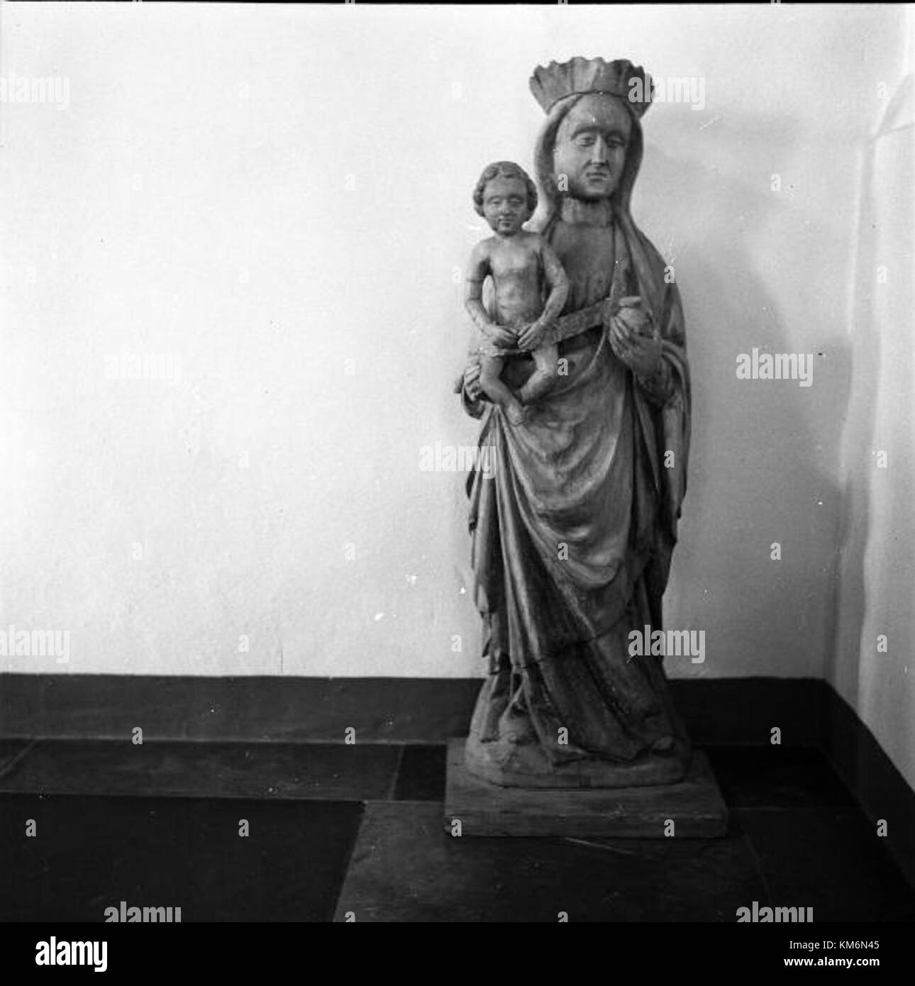 Nora Church est une église historique suédoise connue pour sa conception architecturale et son importance culturelle. L'église sert de lieu de culte et constitue une partie importante du patrimoine local. Banque D'Images