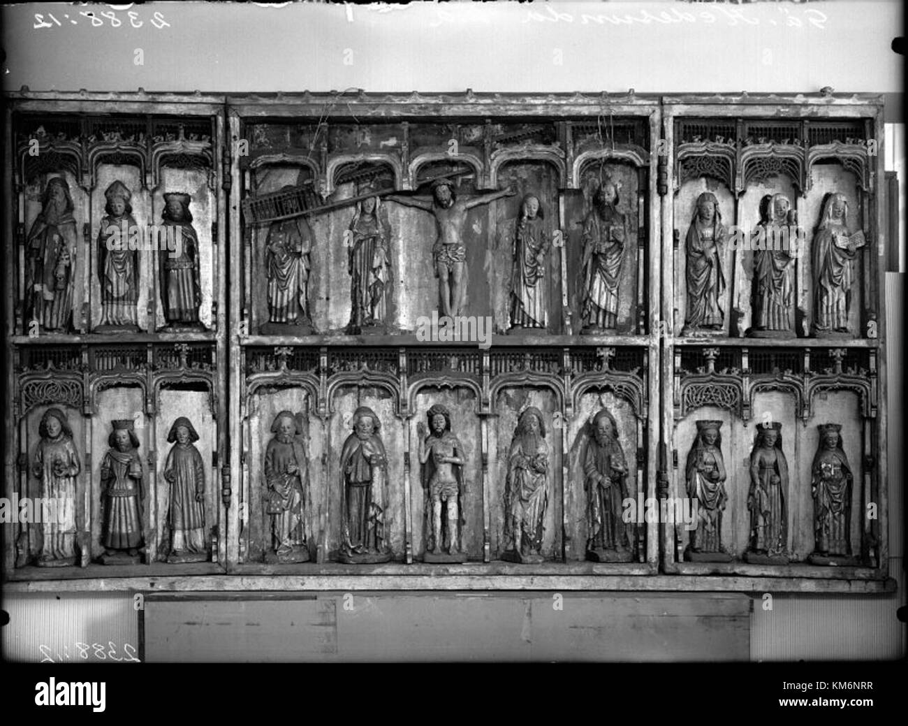 L'église Hedesunda, située au bord de la rivière DalÃ¤lven dans le sud de la bande de GÃ¤, en Suède, a été fondée entre 1225 et 1250. Dédié à Saint Michel, il comprend une voûte en briques à motifs étoilés des années 1500, une chaire de 1666 par Ewerdt Friis et une pièce d'autel de 1731 par Carl Spaak. L'église a subi d'importantes expansions et restaurations, notamment en 1775, 1902 et 1955, préservant son essence médiévale. Banque D'Images