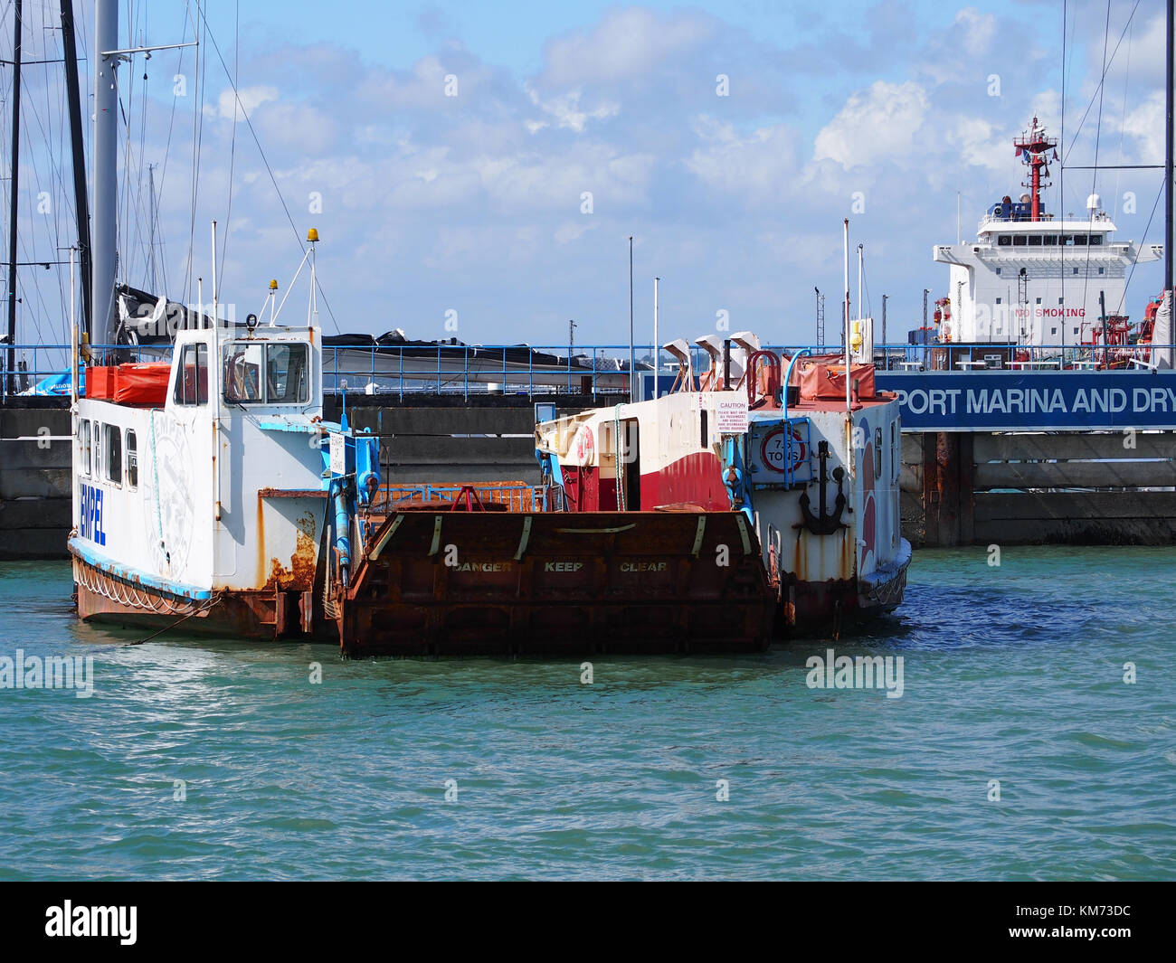 L'ancien pont flottant newport à Cowes ferry maintenant ancrée dans le port de Portsmouth, Angleterre Banque D'Images