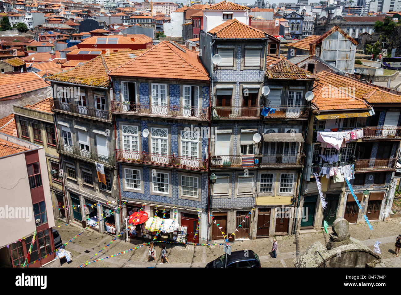 Porto Portugal,Baixa,immeuble résidentiel,horizon de la ville,toits,carreaux de céramique,centre historique,bâtiments,rue,balcon,vue sur le dessus,Hispani Banque D'Images