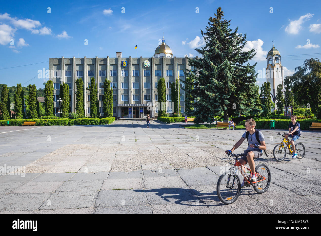 Administration régionale de l'État de la région de Chortkiv sur un héros de la place Maïdan dans la ville de Chortkiv dans l'oblast de Ternopil, dans l'ouest de l'Ukraine Banque D'Images