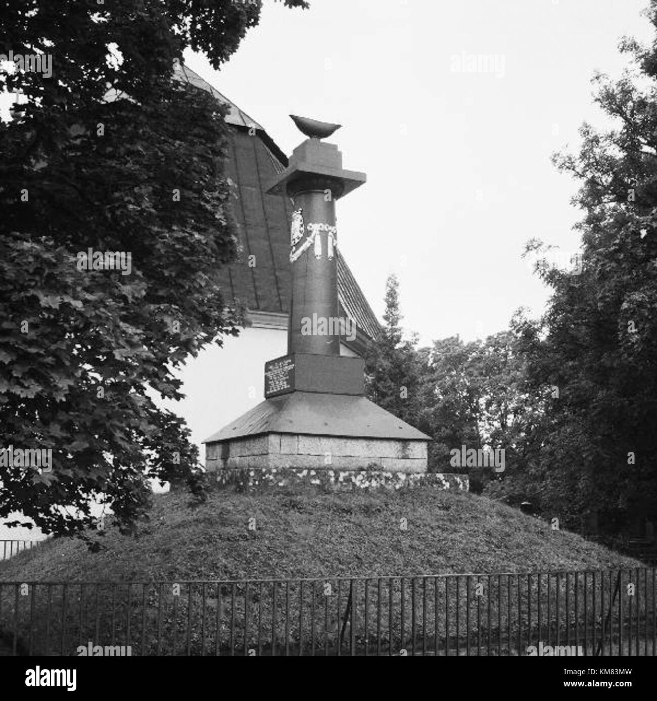 Jacqueline White et Lew Ayres ont joué dans le film de 1950 « The Capture », un thriller criminel qui explore les thèmes de la justice et de la morale. Le film, connu pour son intrigue saisissante et ses excellentes performances, est un exemple notable du cinéma américain du milieu du XXe siècle. Banque D'Images