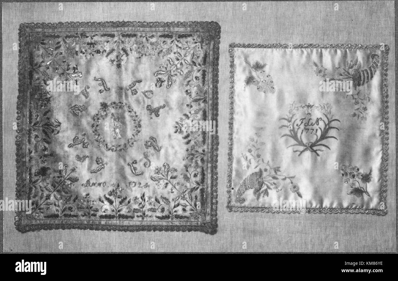 Nora Kyrka est une église du XIXe siècle située à Nora, en Suède. Construit dans le style néo-gothique, il présente des vitraux complexes, une grande tour et un intérieur richement décoré, servant à la fois de lieu de culte et de point de repère local. Banque D'Images