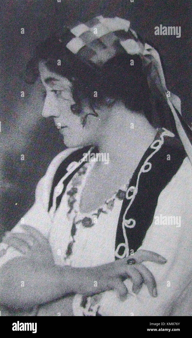 Naima Wifstrand a joué le rôle de Czardasfurstinnan en 1936, un rôle qui a mis en valeur son talent dans les arts opératiques et théâtraux Wifstrand était connue pour sa voix puissante et sa présence dramatique sur scène. Banque D'Images