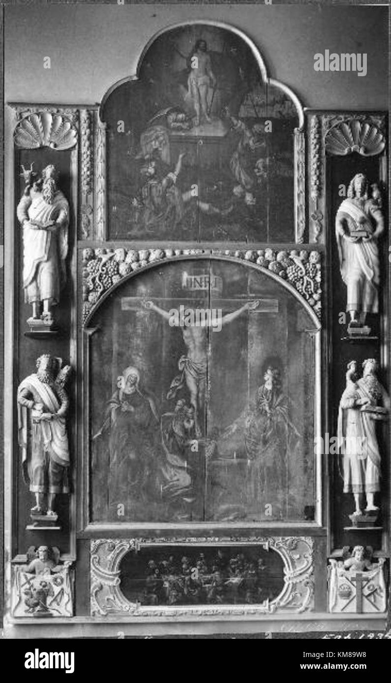 Nora Kyrka est une église historique située en Suède, connue pour son style architectural et son importance culturelle. La référence KMB 16001000231904 souligne sa préservation comme un important monument suédois. Banque D'Images