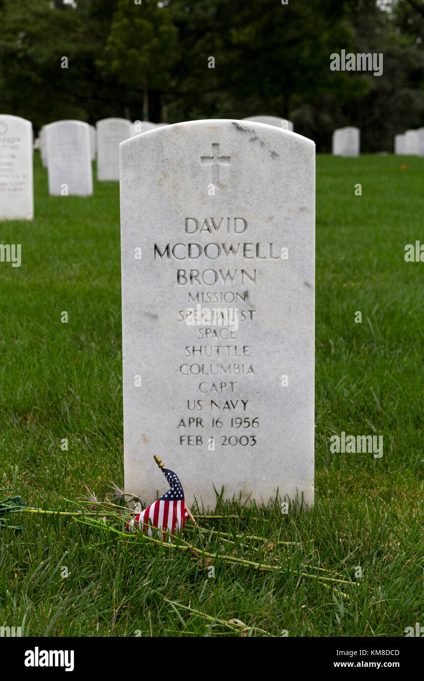 La tombe de David McDowell Brown, membre de la navette spatiale Columbia, le Cimetière National d'Arlington, Virginia, United States. Banque D'Images