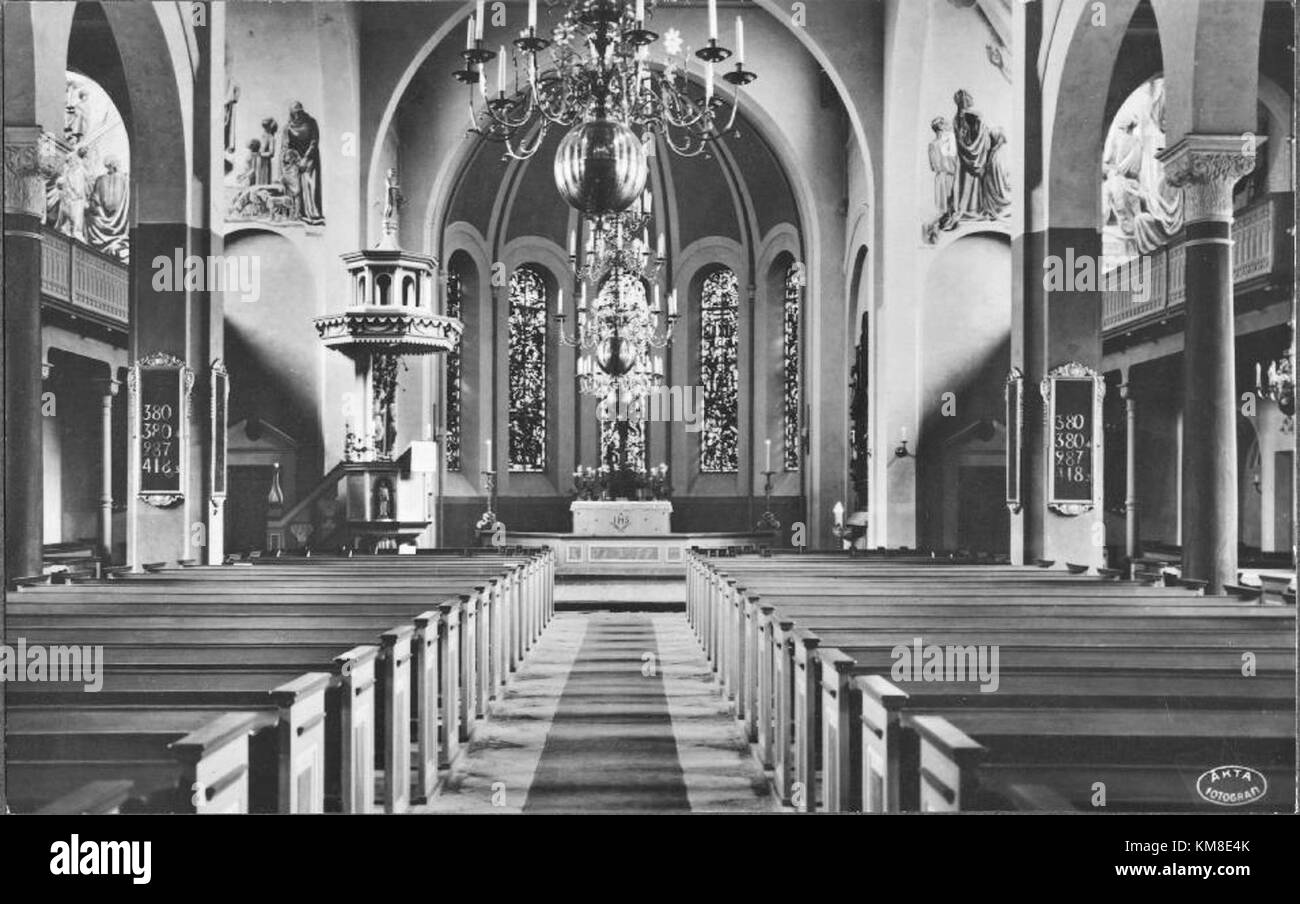 L'église Nora, située en Suède, est connue pour sa valeur historique et architecturale. L'église sert de site religieux important dans la communauté et fait partie du patrimoine culturel suédois. Banque D'Images