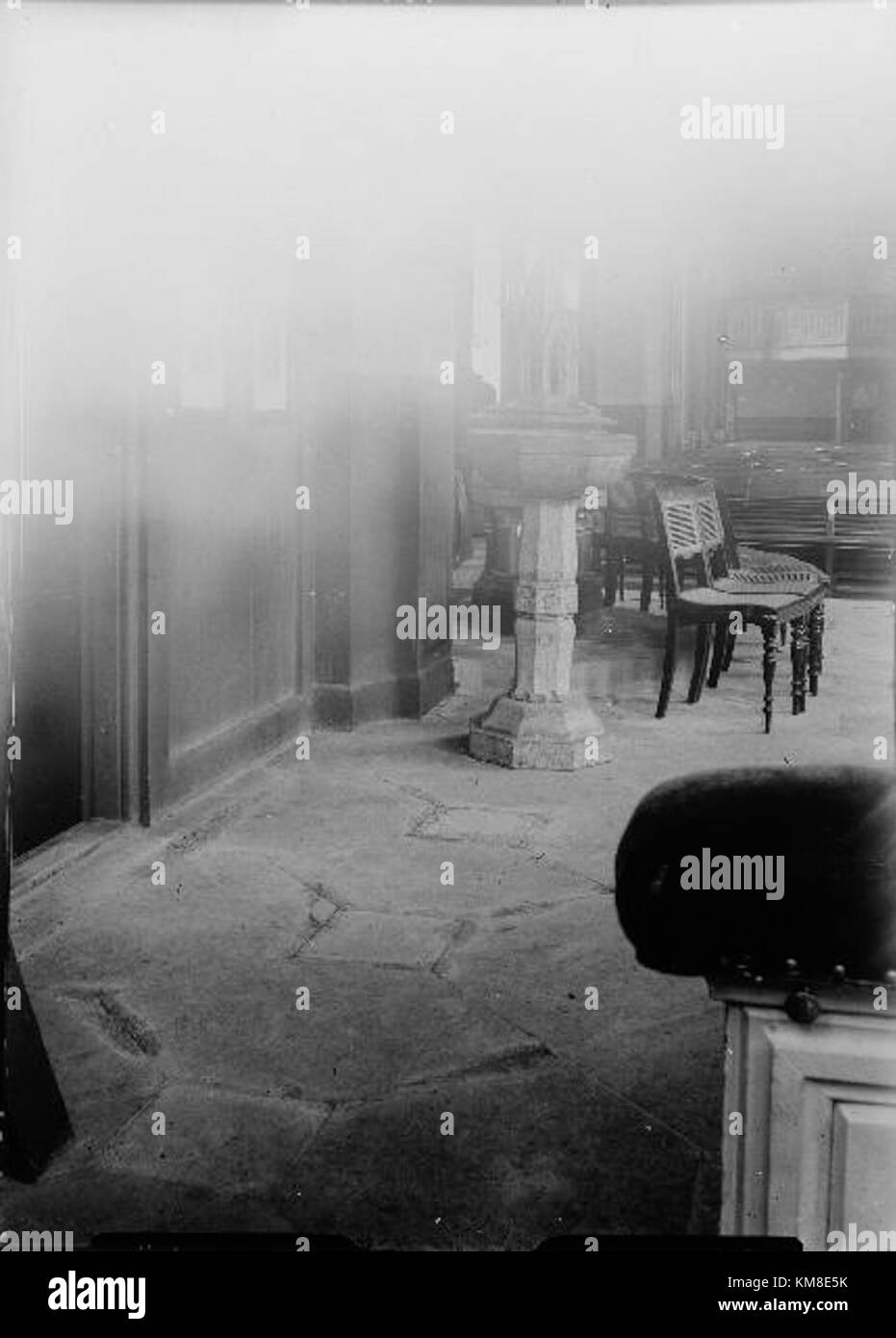 Nora kyrka est une église historique en Suède, présentée dans la collection KMB. L'église est remarquable pour son style architectural et son importance dans l'histoire religieuse suédoise. Banque D'Images