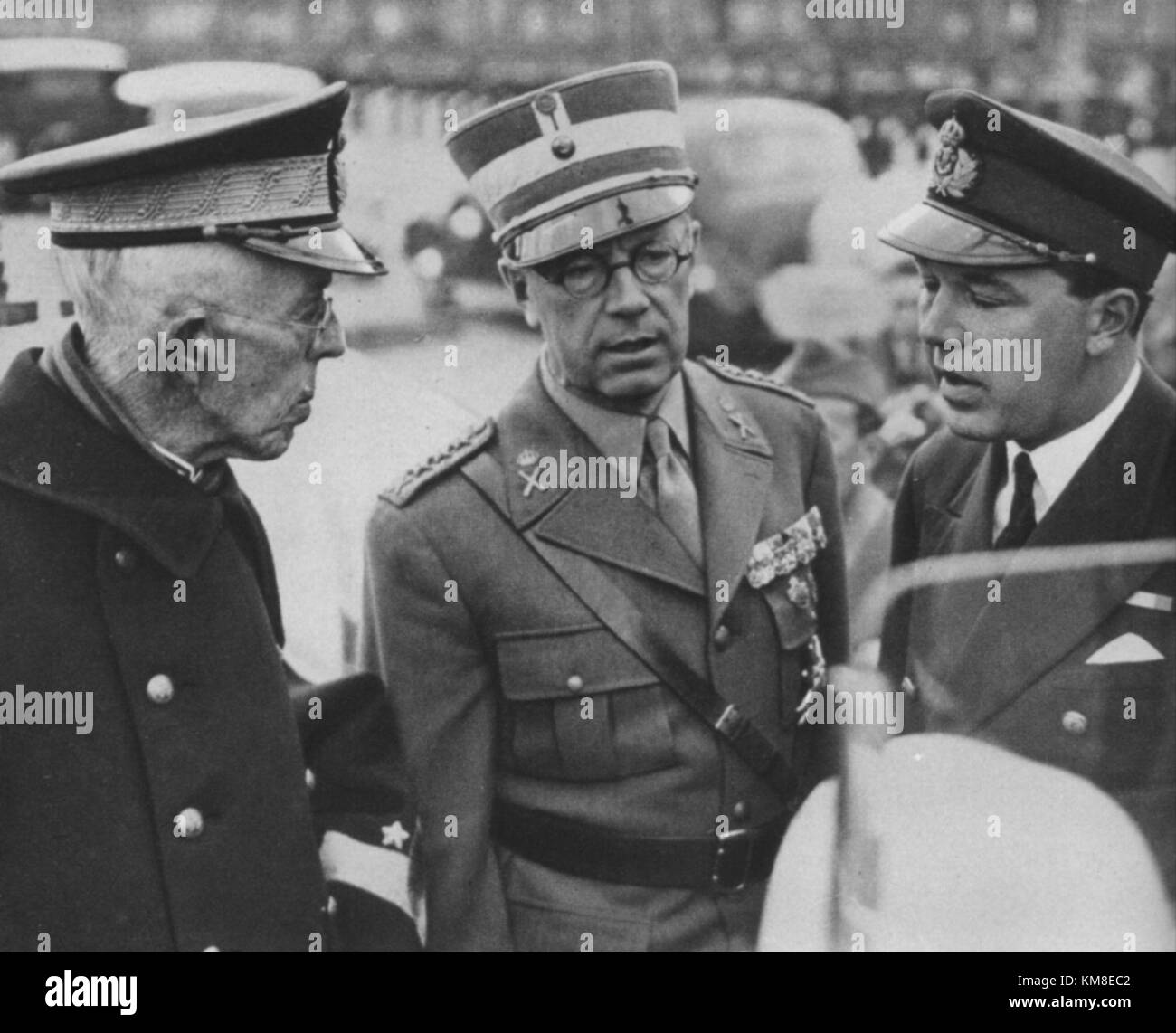 Gustave V de Suède, avec le prince héritier Gustave Adolf et le prince Bertil, sont des figures clés de l'histoire royale suédoise, représentant la monarchie et leurs rôles au sein de la société suédoise. Banque D'Images