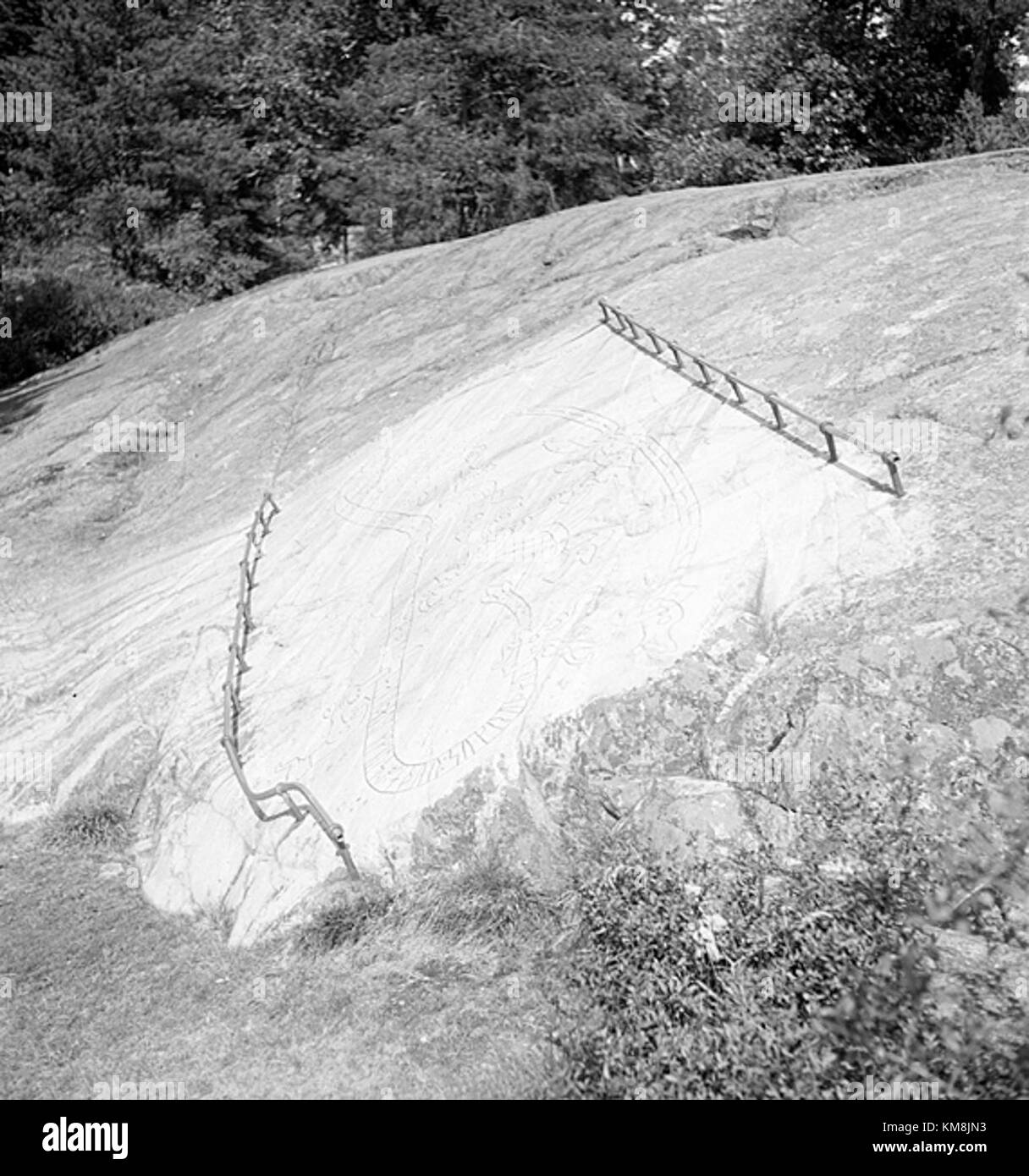 Sigurdsristningen est un ancien site d'inscription runique situé en Suède, avec des sculptures rupestres de l'âge viking. Ces inscriptions sont un élément clé du patrimoine scandinave, mettant en valeur des inscriptions historiques de la période viking. Banque D'Images