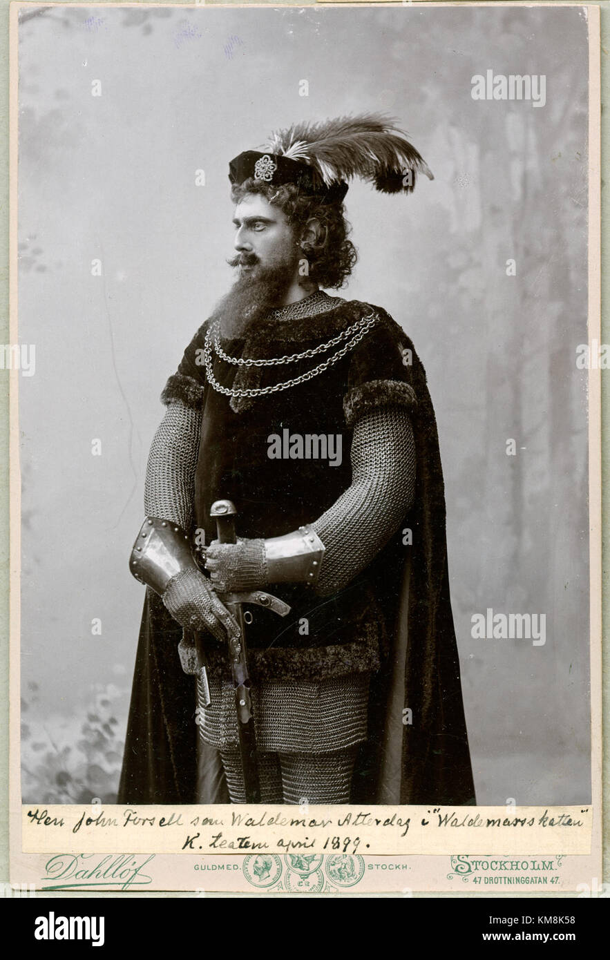 Ce portrait montre John Forsell dans le rôle de Valdemar Atterdag, un personnage de l'histoire médiévale danoise. Forsell a interprété Atterdag dans une production de 1899, donnant vie à la figure historique sur scène. Banque D'Images