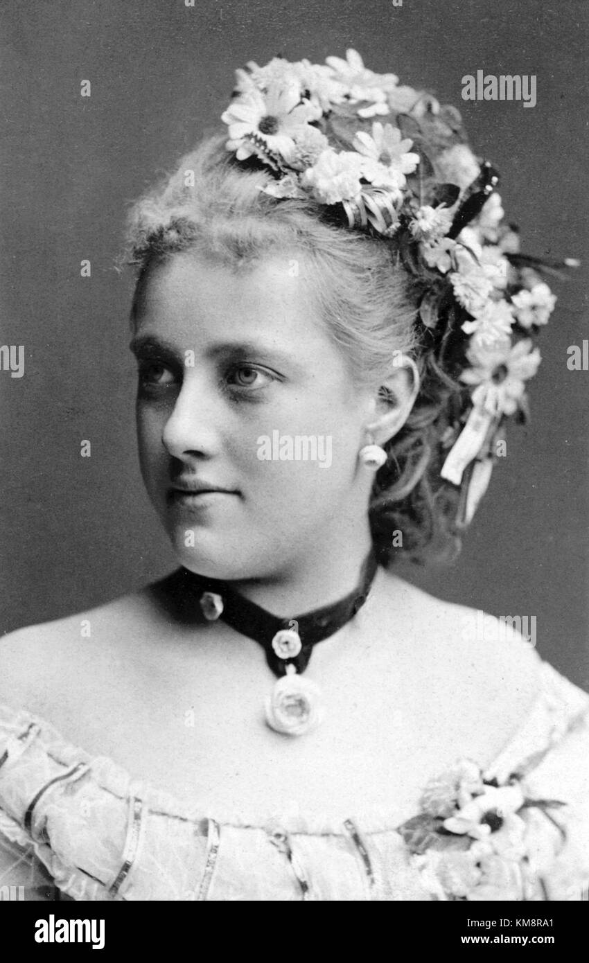 Hanna Apelqvist est une figure notable du théâtre suédois, en particulier associée à Mindre Teatern en 1877, une période au cours de laquelle elle contribue de manière significative à l'art dramatique suédois Banque D'Images