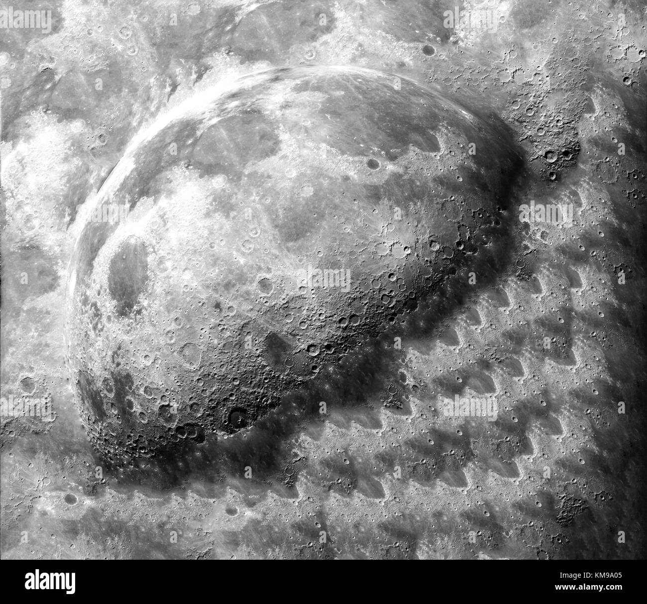 Le spectacle de la demi-lune sur la surface de la terre après l'impact, les éléments de cette image fournie par la NASA Banque D'Images