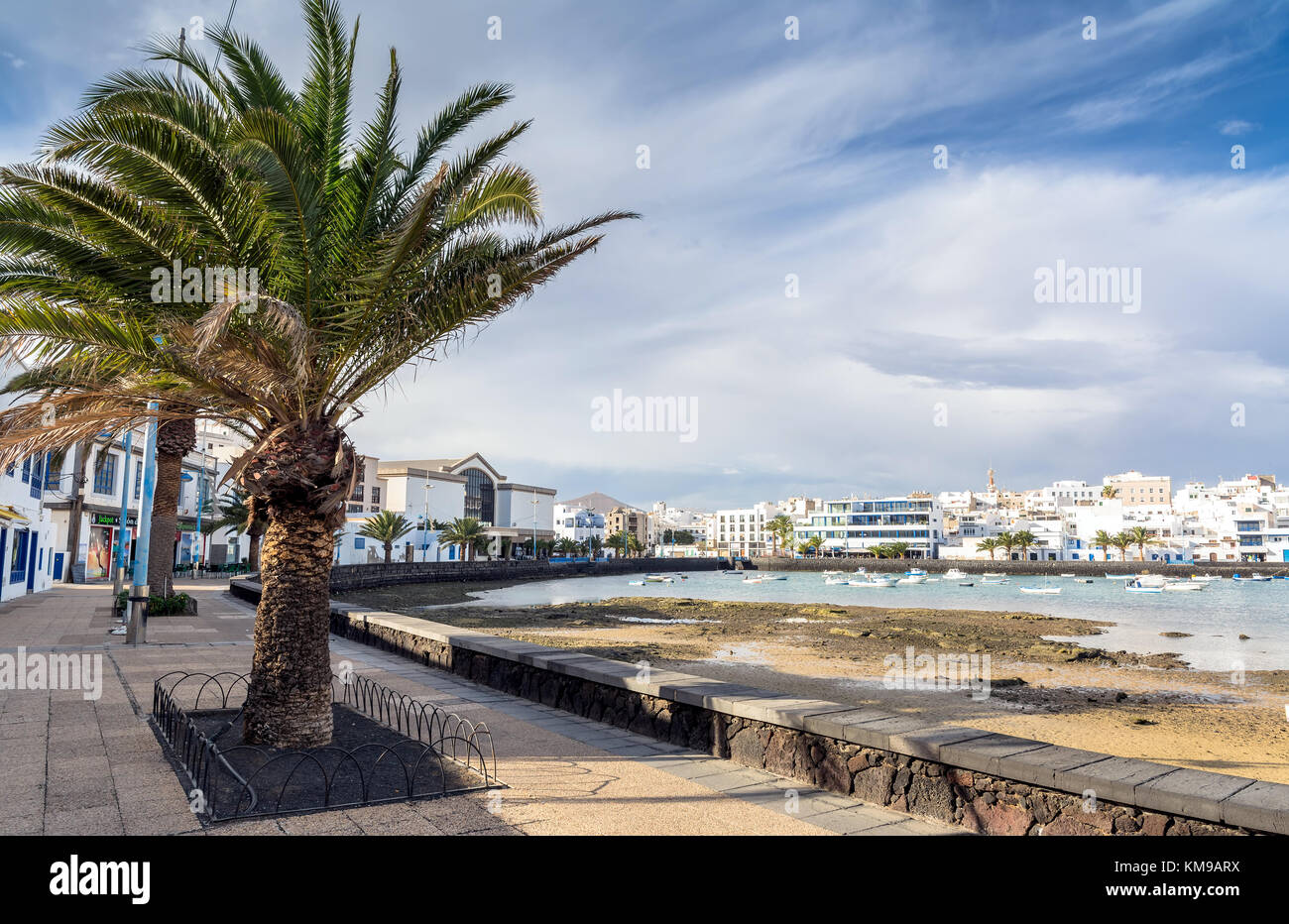 Arrecife, Espagne - décembre 24, 2016 : la vue quotidienne de charco de San Gines à Arrecife, espagne. La zone portuaire a été rénové par l'architecte canarien caesar m Banque D'Images