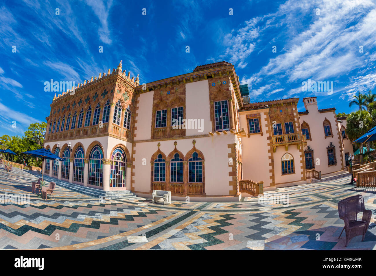 Cadzen le manoir opulent dans le style Renaissance méditerranéenne de John & Marble Ringling à Sarasota en Floride pris avec une lentille fisheye Banque D'Images