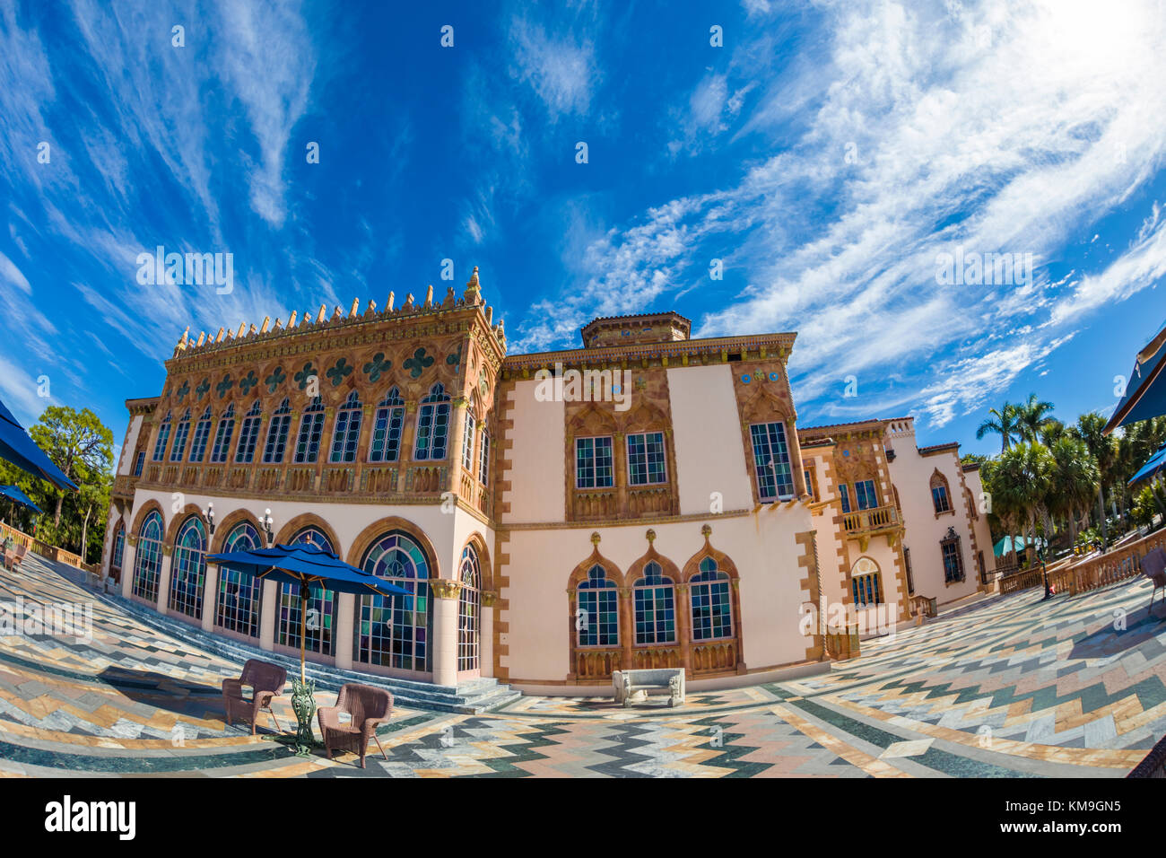Cadzen le manoir opulent dans le style Renaissance méditerranéenne de John & Marble Ringling à Sarasota en Floride pris avec une lentille fisheye Banque D'Images