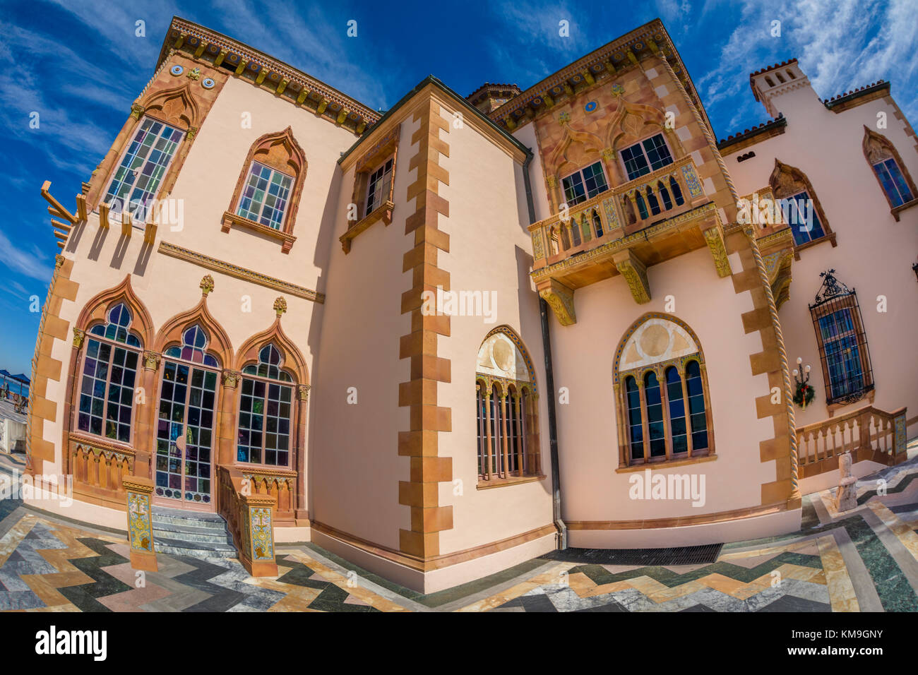 Cadzen le manoir opulent dans le style Renaissance méditerranéenne de John & Marble Ringling à Sarasota en Floride pris avec une lentille fisheye Banque D'Images