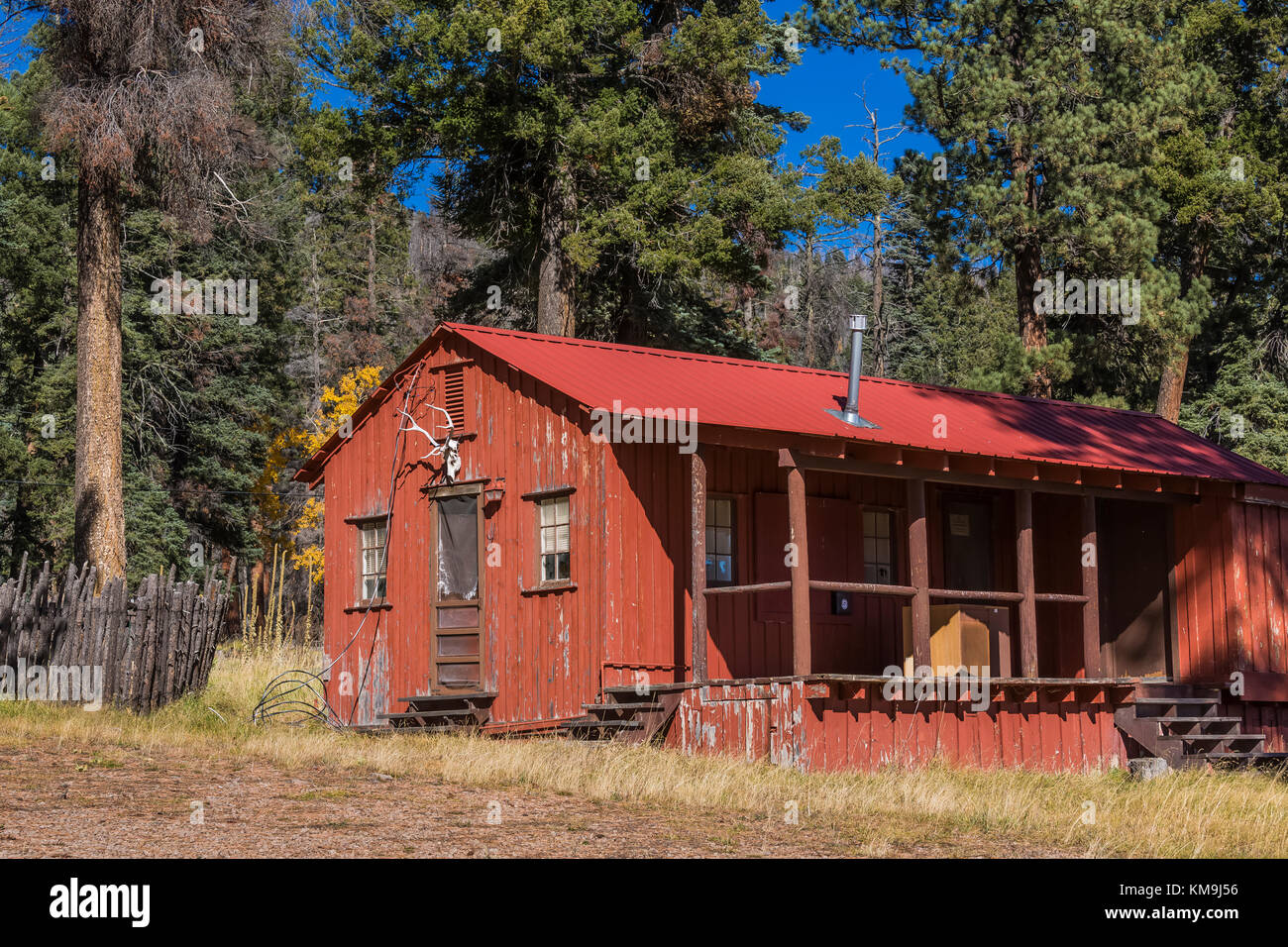 Bâtiment de planches et tasseaux rouge ranch historique à l'intérieur Grande dans Valles Valles Caldera National Preserve, un préserver géré par le National Park Service, Banque D'Images
