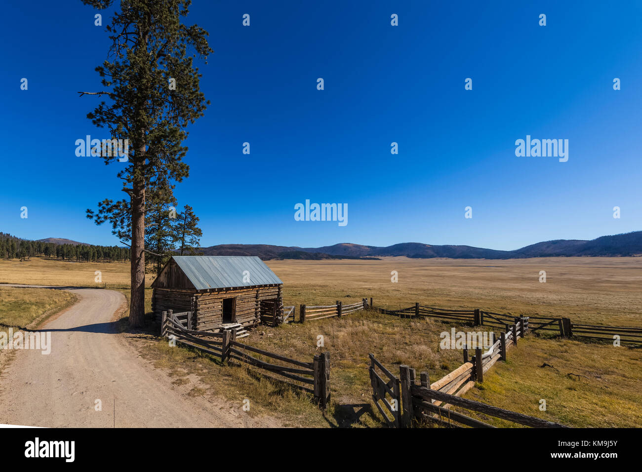 Grange journal sur un ranch historique dans Valles Grande dans Valles Caldera National Preserve, un préserver géré par le National Park Service, New Mexico, USA Banque D'Images