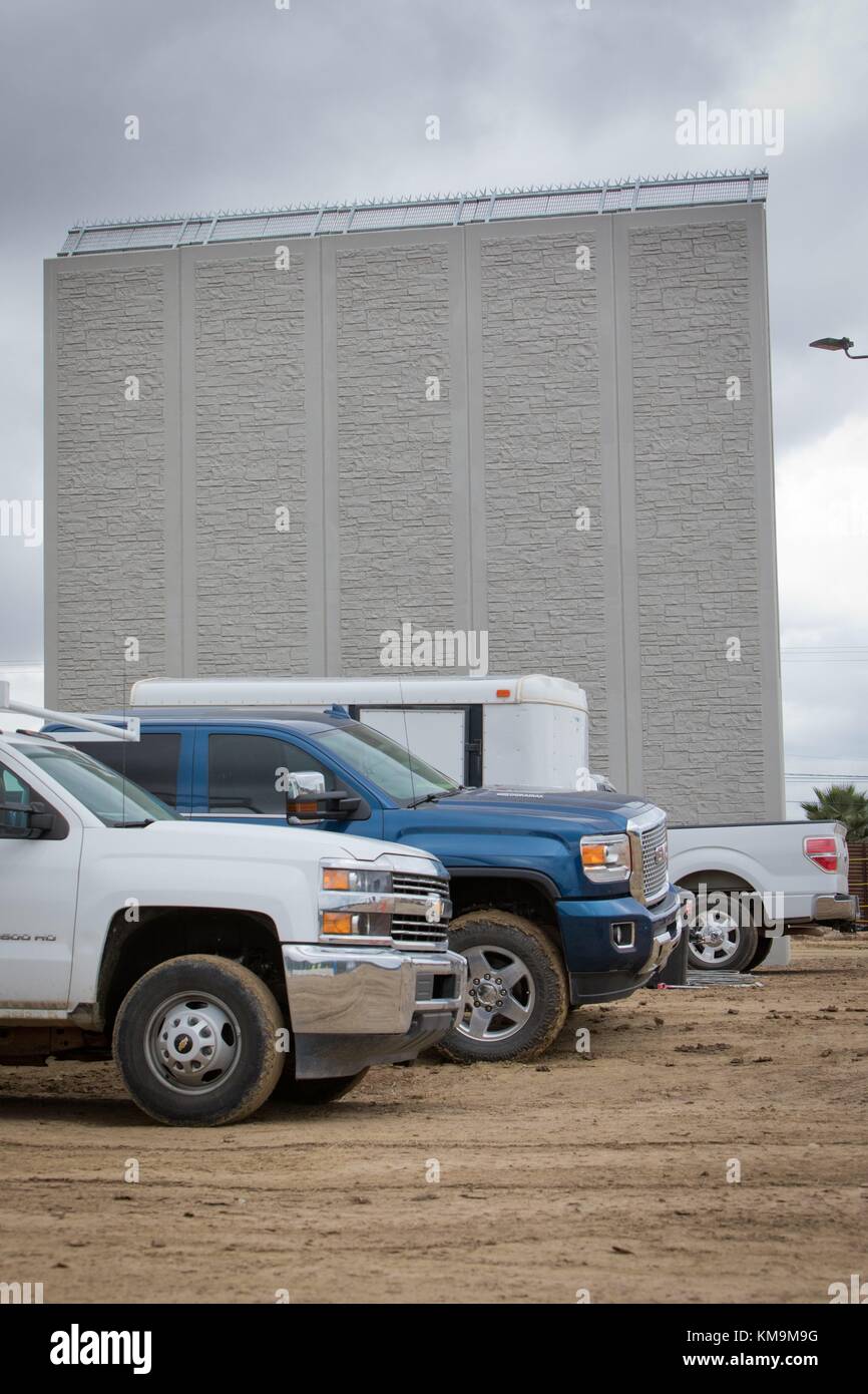 Maquettes architecturales du mur frontalier à Otay Mesa, en Oktober 2017. | utilisation dans le monde entier Banque D'Images