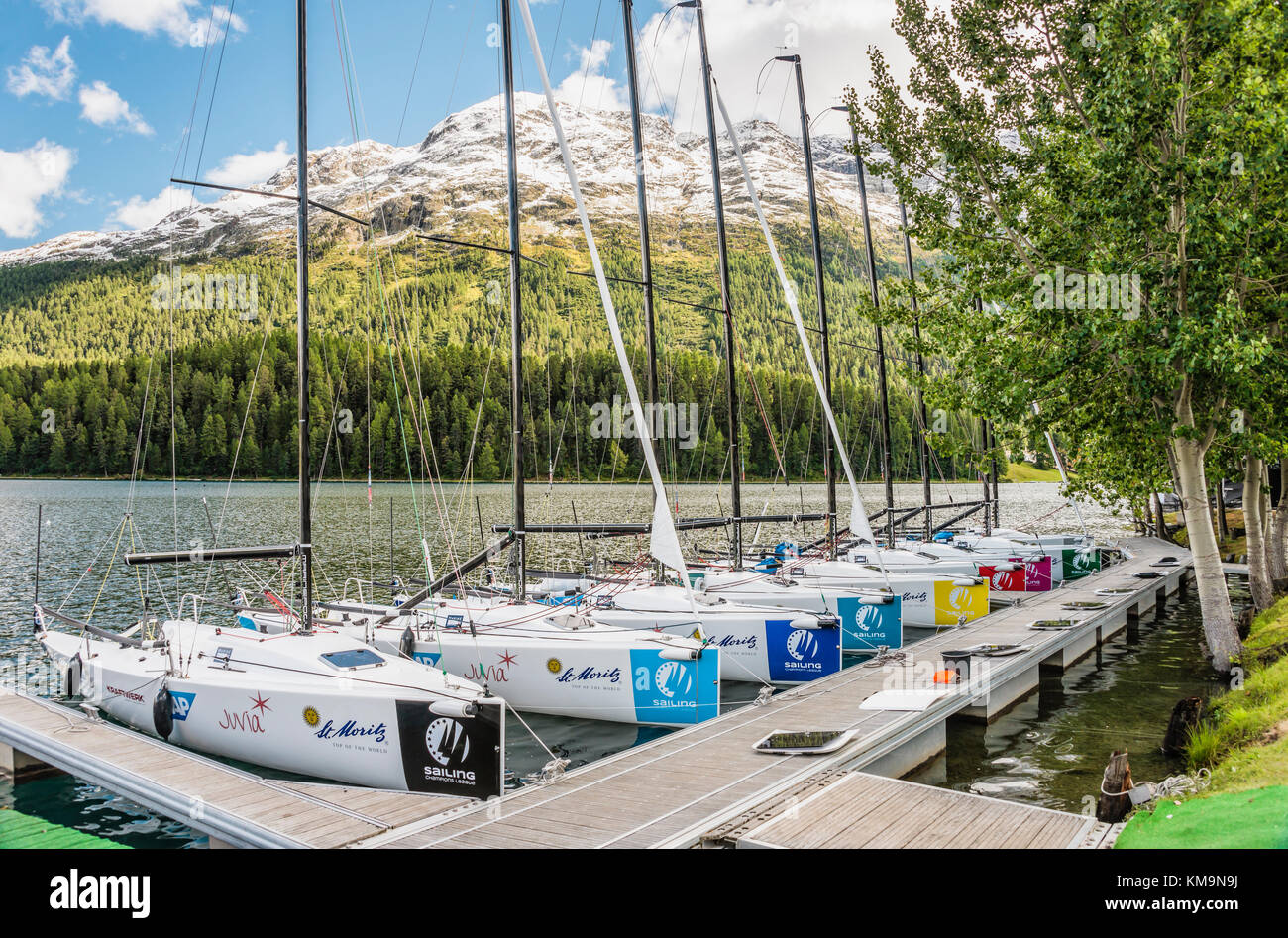 Des bateaux à voile amarrés au lac St.Moritz lors de la course de match, St.Moritz, Suisse Banque D'Images