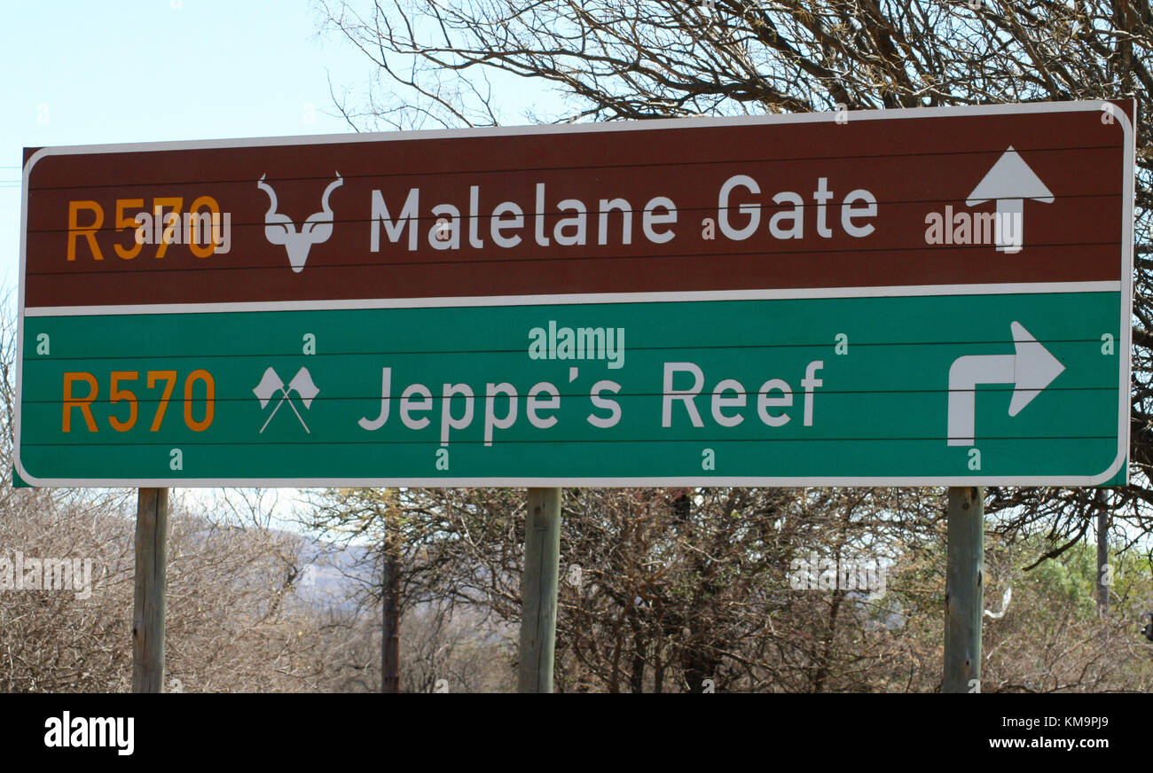 Le Parc National Kruger, Mpumalanga, pancarte indiquant la direction de Malelane Gate et Jeppe's Reef Banque D'Images