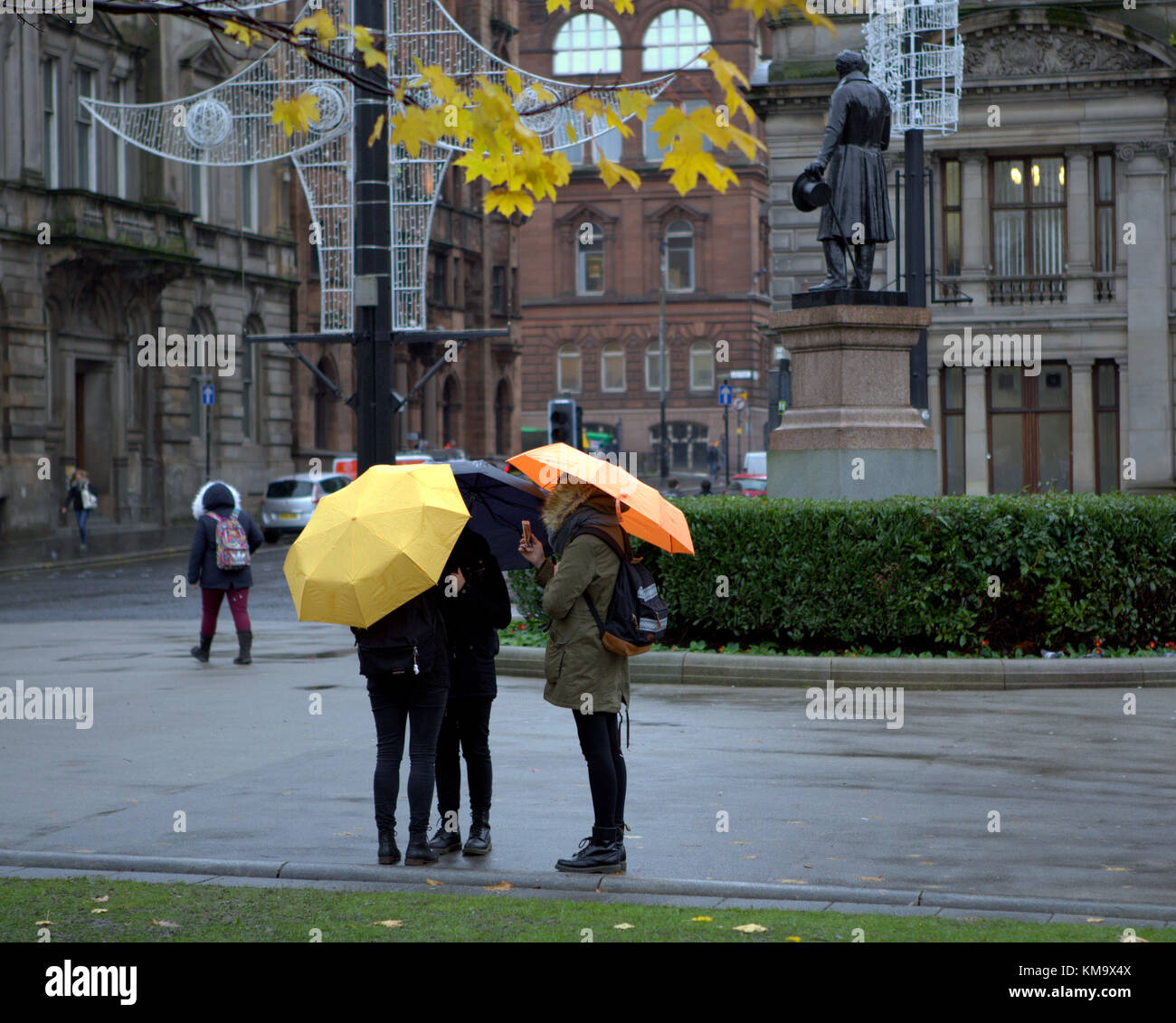 Glasgow, Scotland, UK 22 novembre. uk weather : jour de pluie que les gens magasinent à travers la ville. crédit : Gérard ferry/Alamy live news Banque D'Images
