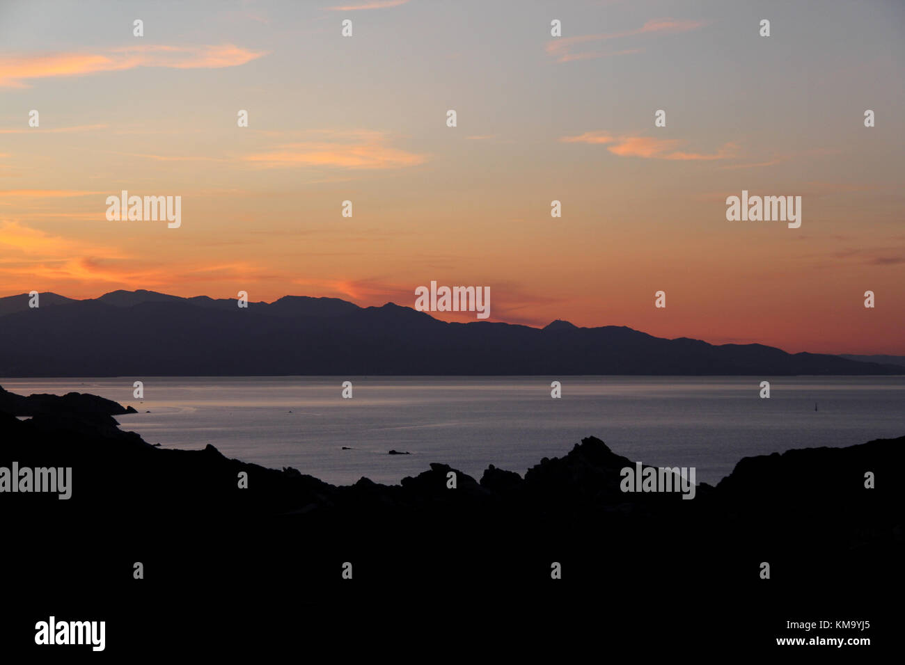 Le coucher de soleil sur le cap de Creus dans la photo et le 129-131 port de la selva Banque D'Images