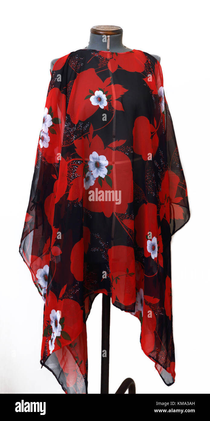 Tere Poncho avec les fleurs rouges Banque D'Images
