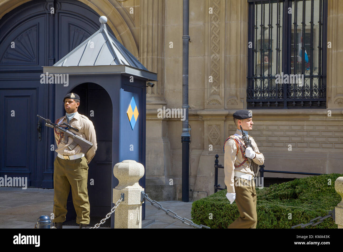 Des gardes au palais grand-ducal, la ville de Luxembourg, Luxembourg, Europe Banque D'Images