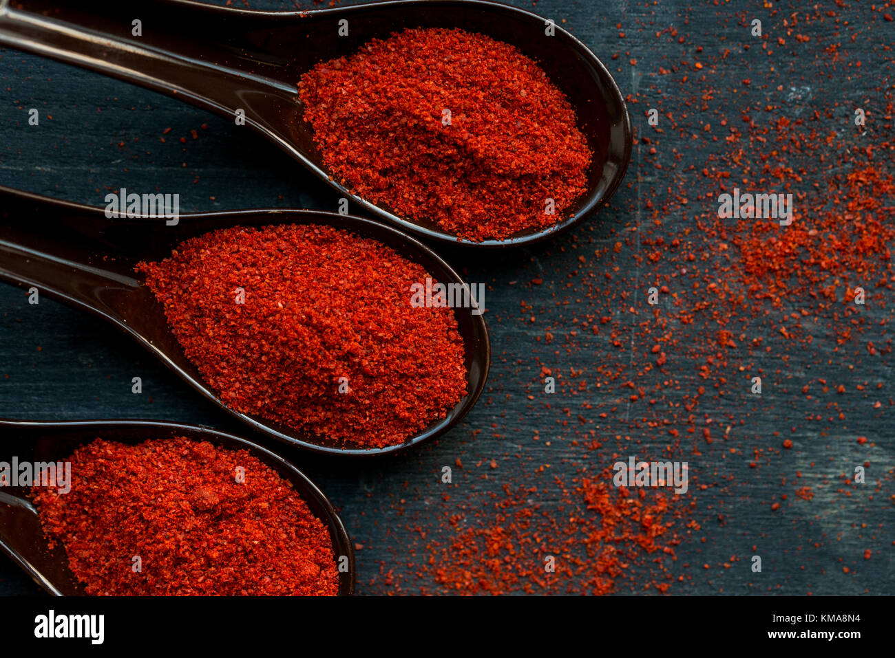 Portrait de trois cuillères à soupe de paprika en poudre Banque D'Images Portrait de trois cuillères à soupe de paprika en poudre Banque D'Images