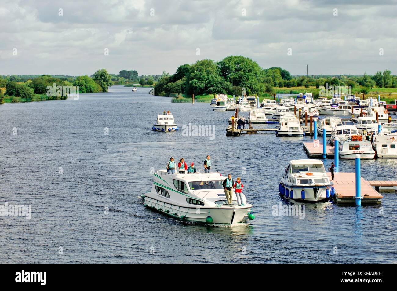 Des vacances d'embarcations de croisière sur le fleuve Shannon à Carrick on Shannon, Irlande, Comté de Leitrim. Banque D'Images