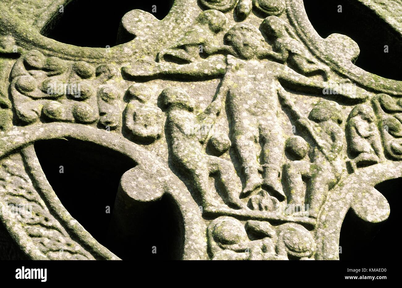 Face Ouest de la Grande Croix également appelé Muiredach de Monasterboice, du comté de Louth, en Irlande. Crucifixion centrale de bord. Banque D'Images