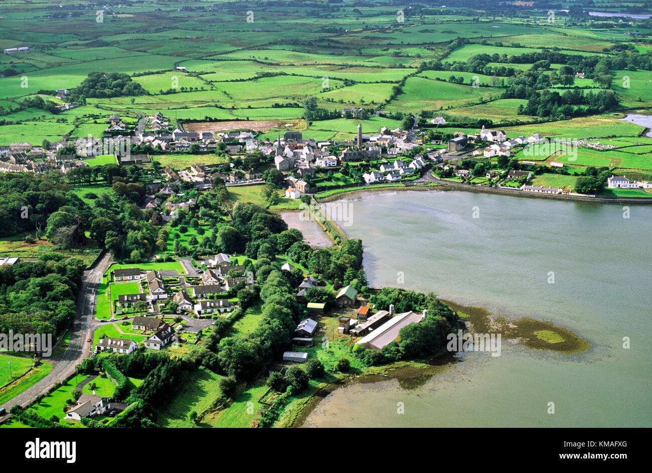 Vue aérienne du village côtier de Killala, Comté de Mayo, Irlande. Banque D'Images