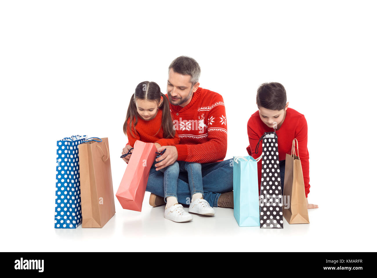 Père et kids with shopping bags Banque D'Images