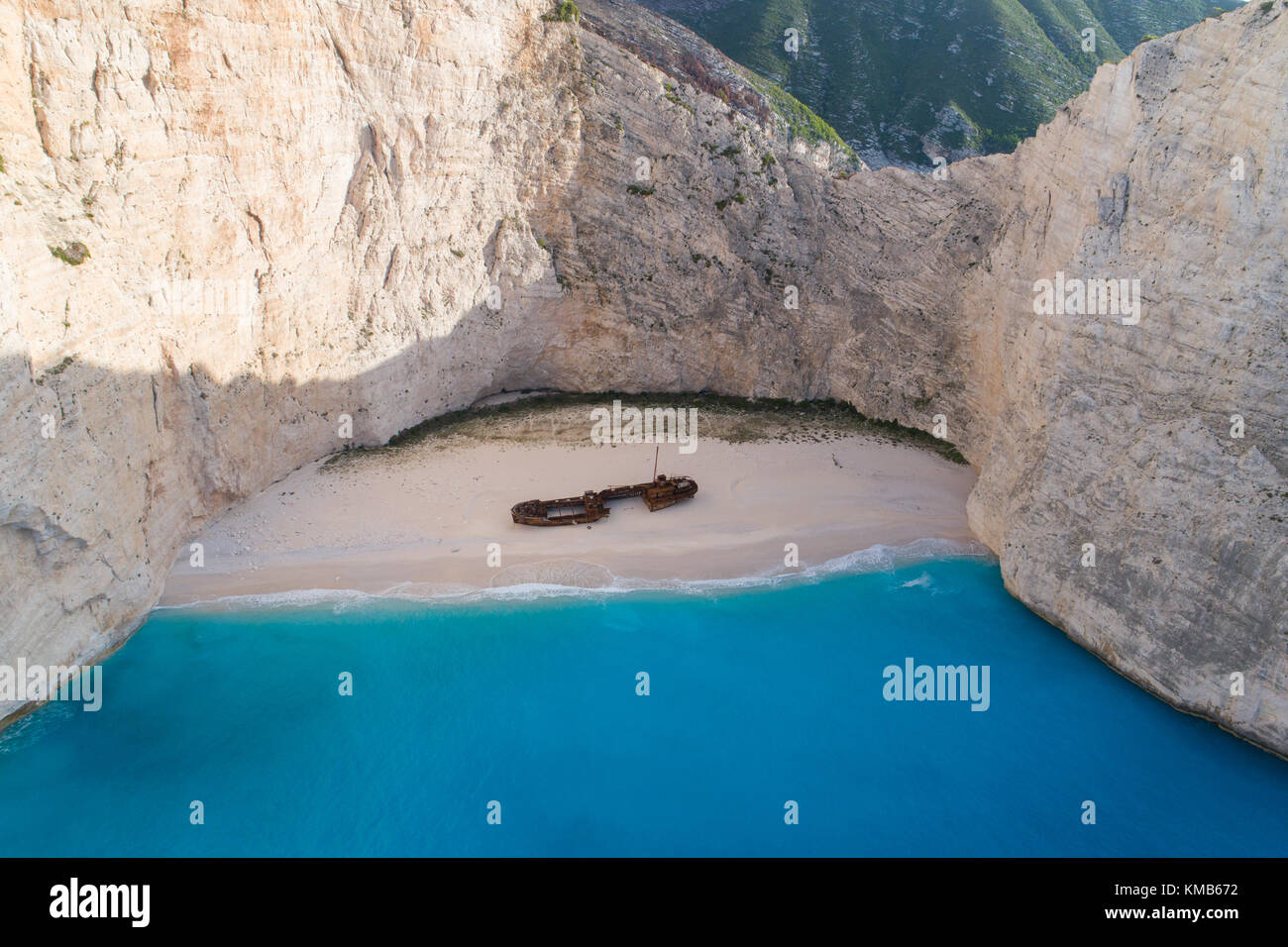 Vue aérienne de Shipwreck Bay Plage de Navagio, Zante Banque D'Images