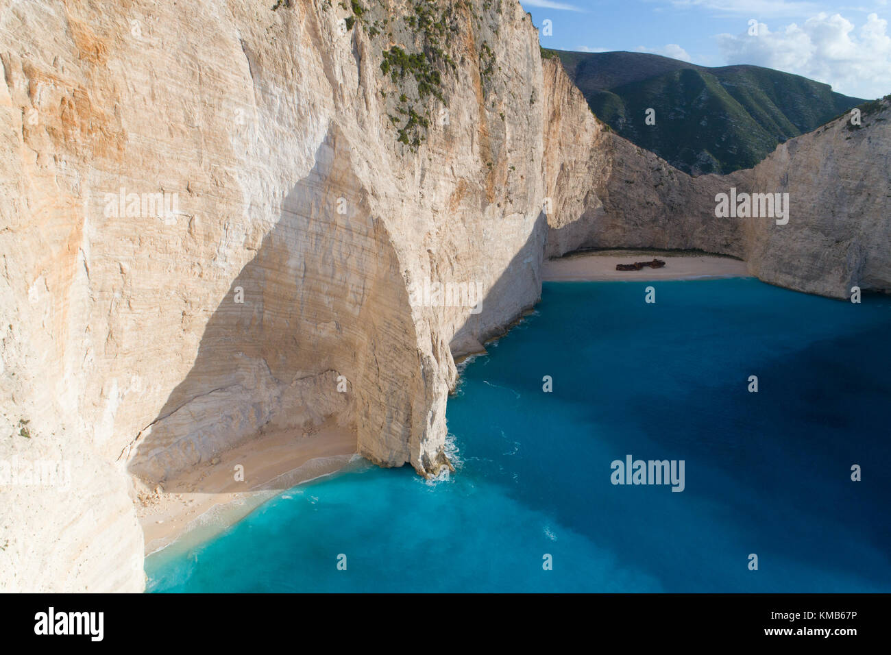 Vue aérienne de Shipwreck Bay Plage de Navagio, Zante Banque D'Images