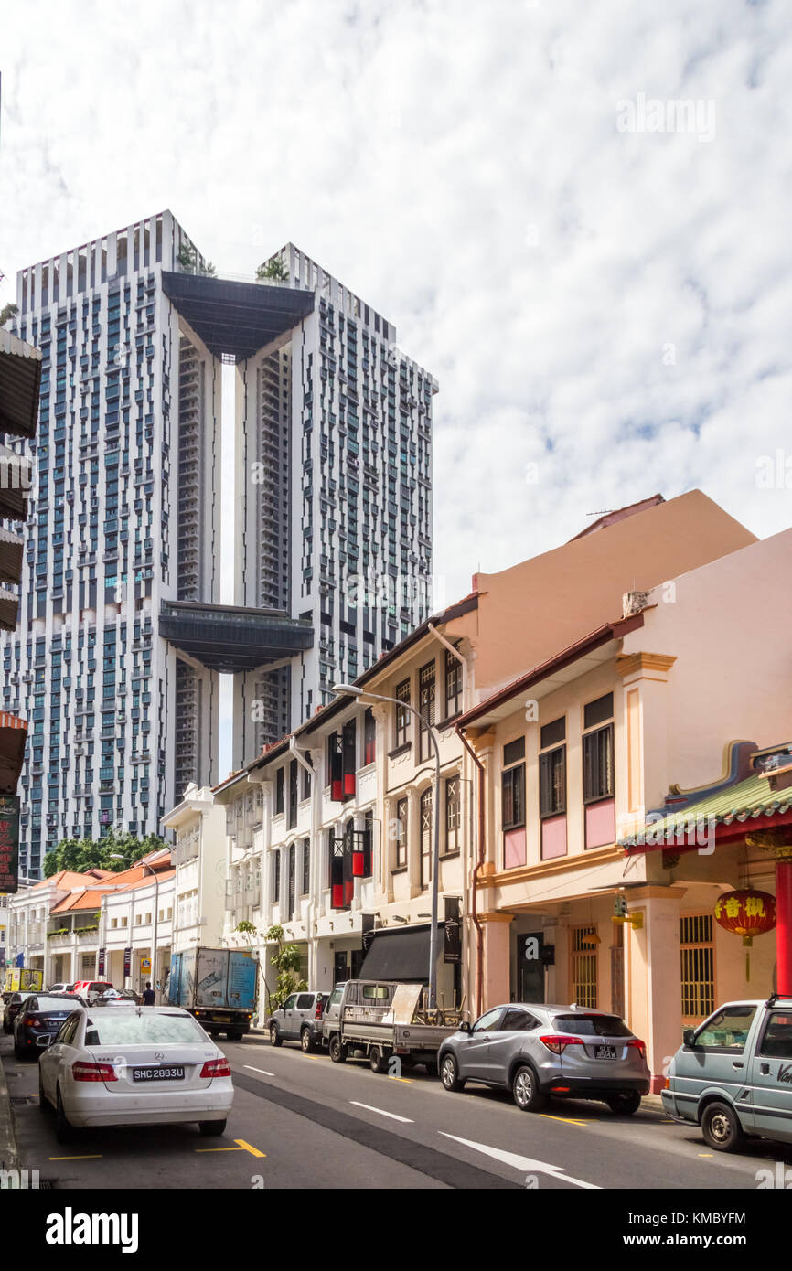 Maisons-boutiques Chinois des Détroits et tour moderne apartments, Keong Saik Road, Chinatown, Singapour Banque D'Images