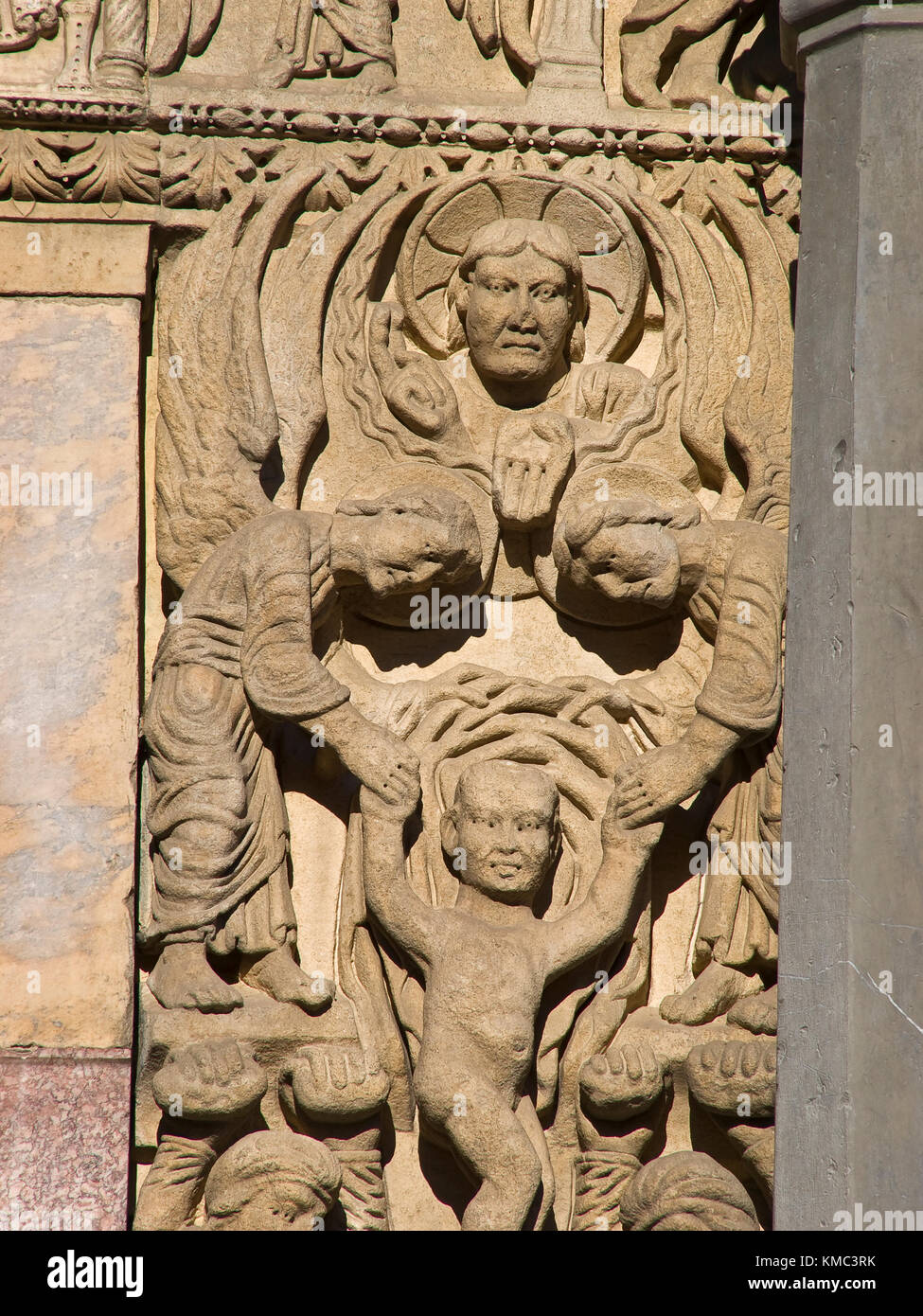 Façade ouest de la cathédrale Saint Trophime à Arles, France. Bouches-du-Rhône, France Banque D'Images